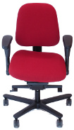 Schwippgelenke in Sitz und Rückenlehne fügen modernen Synchronmechanikstühlen entscheidende Qualitäten hinzu.