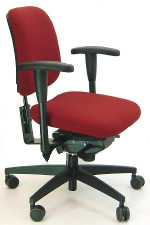 Mit den Werten Gewicht, Sitzhöhe und Sitztiefe konfigurieren wir einen personalisierten Schwipp Bürostuhl.